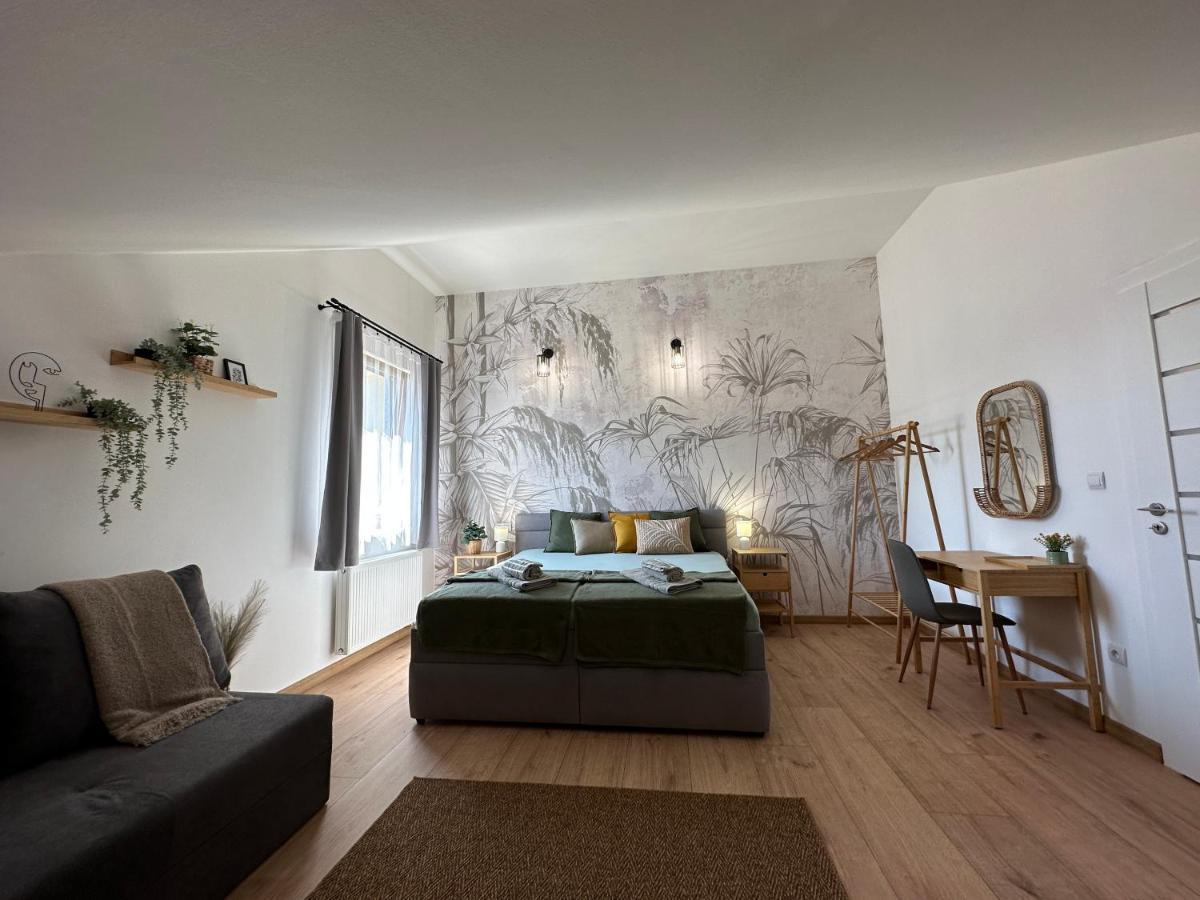 Green Apartment - City Centre - Main Square Liptovsky Mikulas Bagian luar foto