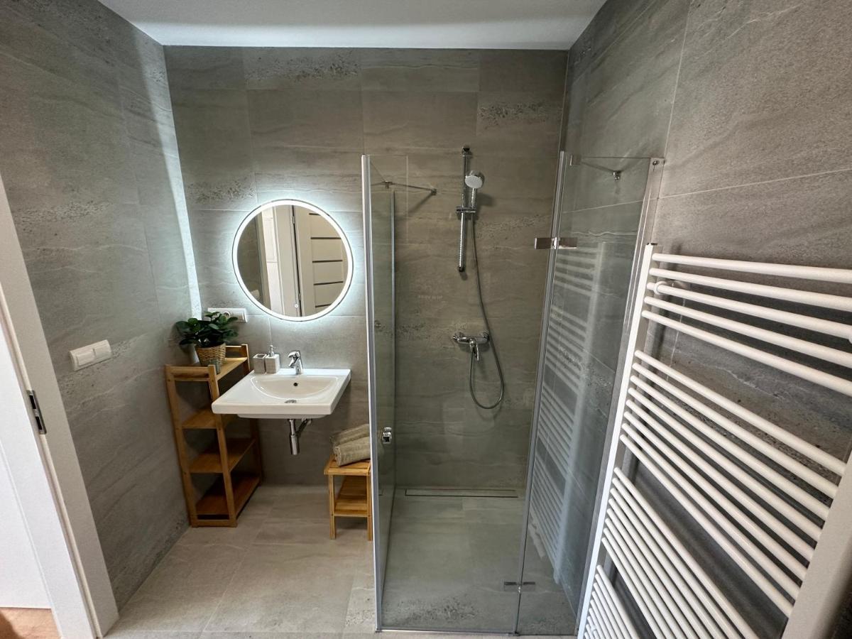 Green Apartment - City Centre - Main Square Liptovsky Mikulas Bagian luar foto