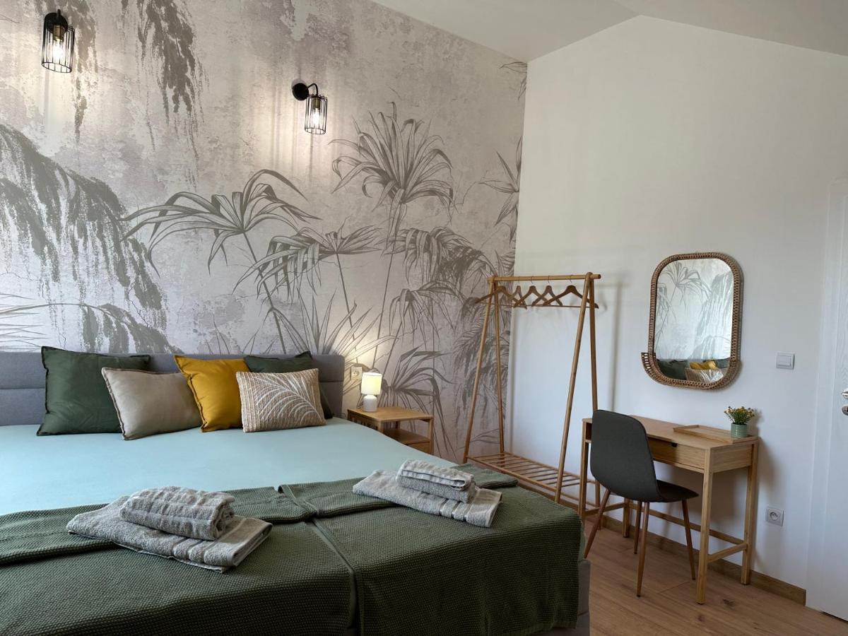 Green Apartment - City Centre - Main Square Liptovsky Mikulas Bagian luar foto