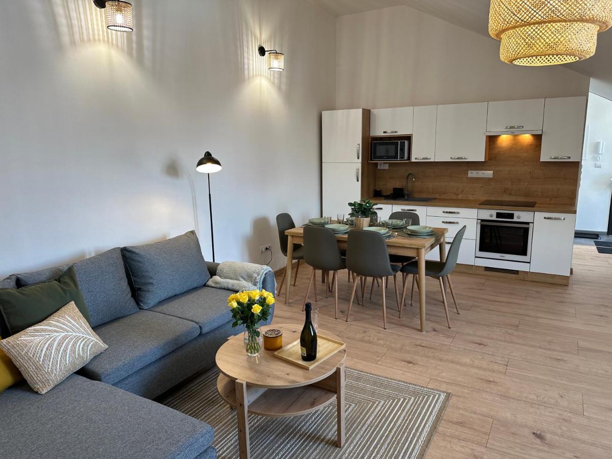 Green Apartment - City Centre - Main Square Liptovsky Mikulas Bagian luar foto