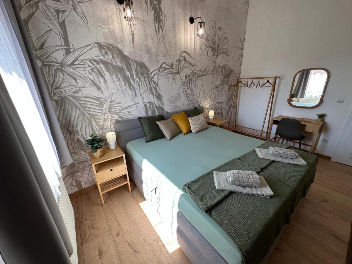 Green Apartment - City Centre - Main Square Liptovsky Mikulas Bagian luar foto