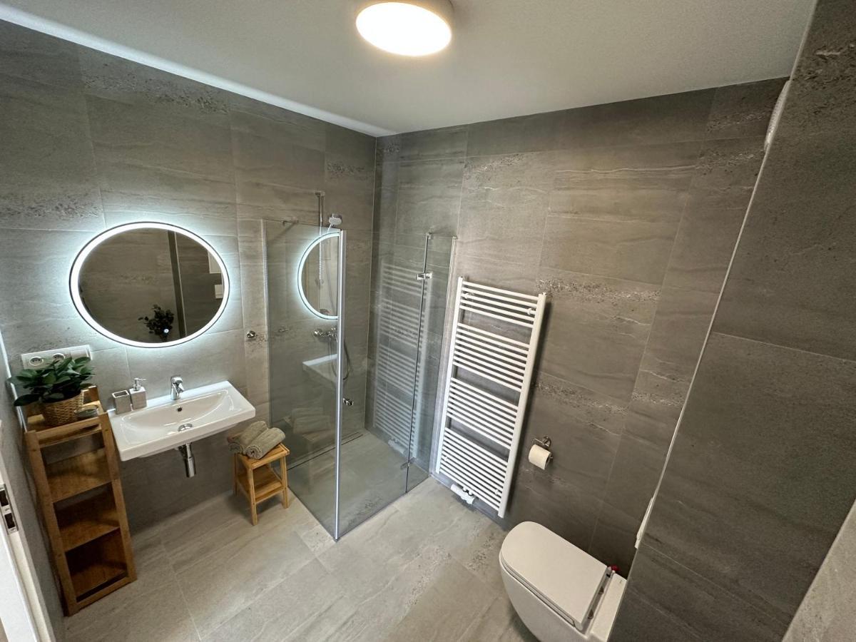 Green Apartment - City Centre - Main Square Liptovsky Mikulas Bagian luar foto