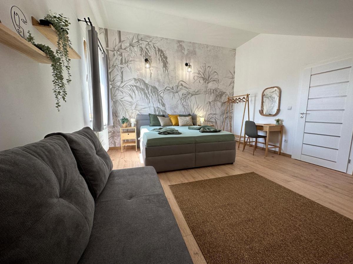 Green Apartment - City Centre - Main Square Liptovsky Mikulas Bagian luar foto