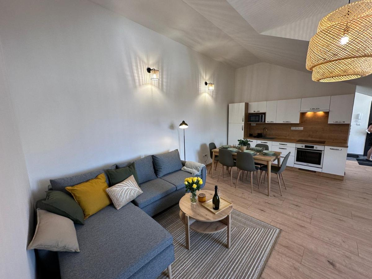 Green Apartment - City Centre - Main Square Liptovsky Mikulas Bagian luar foto