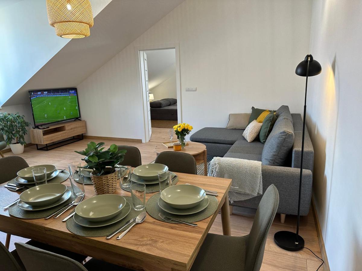 Green Apartment - City Centre - Main Square Liptovsky Mikulas Bagian luar foto